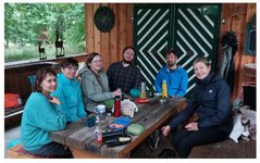 Sommerfest-Collage: Wanderung und Gruppe in der Hütte